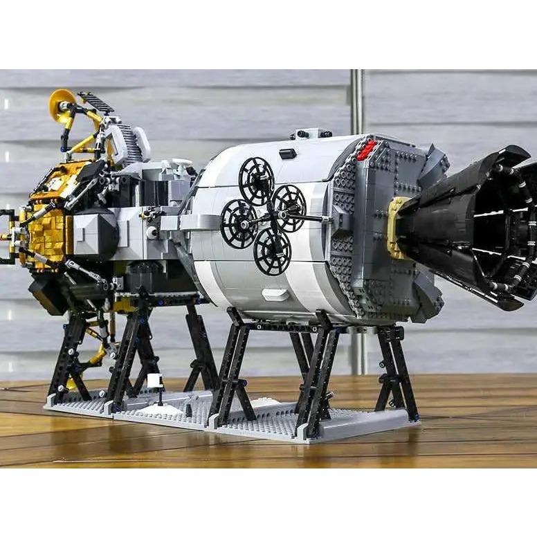 A model of the Apollo spacecraft - toys