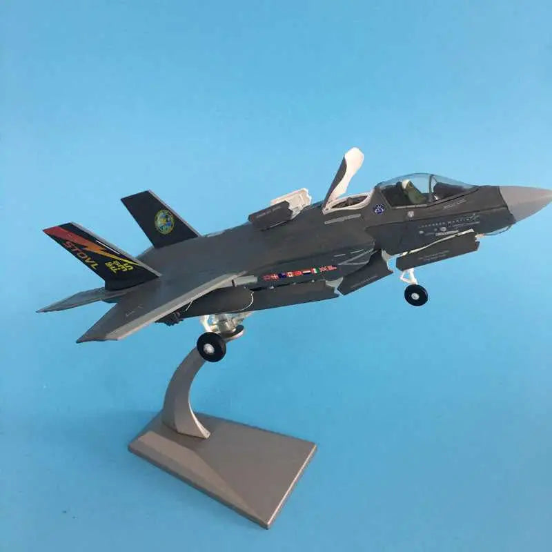 Collectible aircraft F-35B Fighter 1/72 - toys