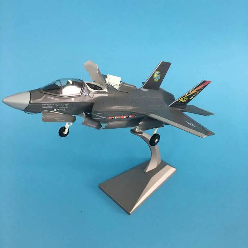 Collectible aircraft F-35B Fighter 1/72 - toys