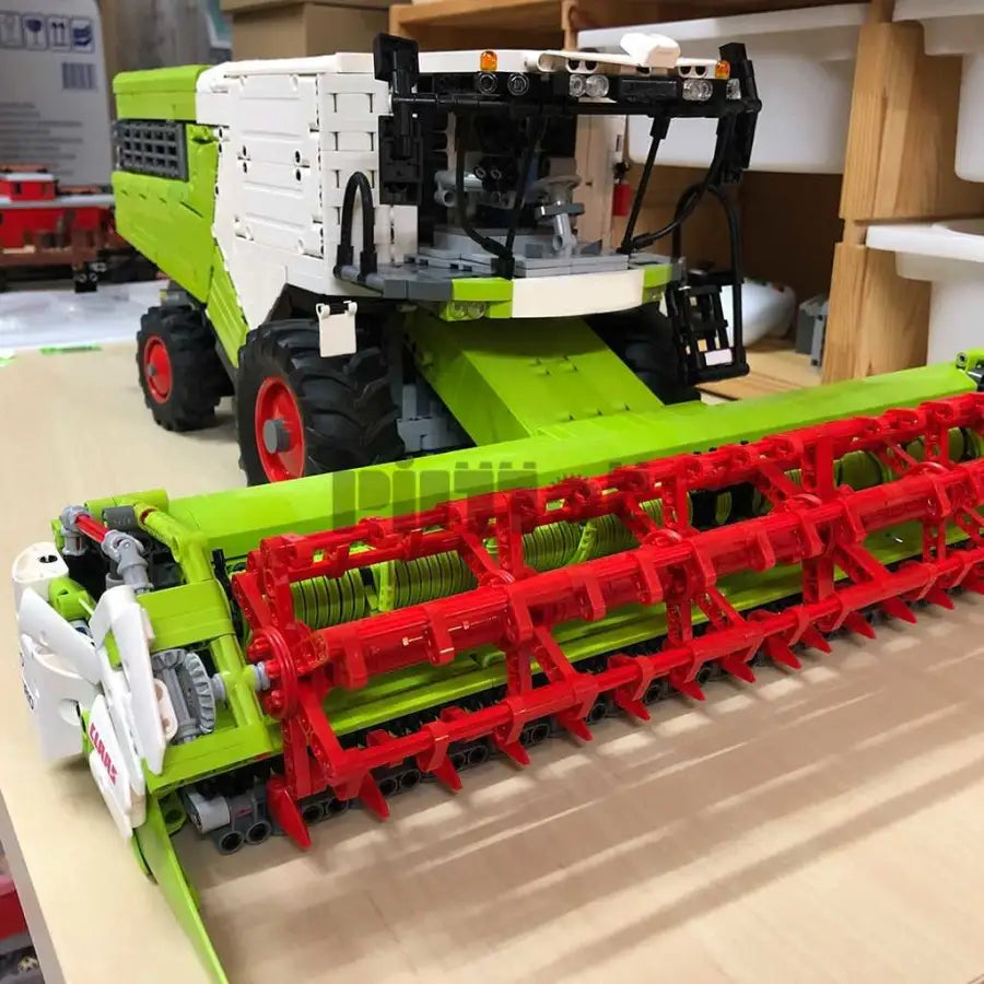 Radio-controlled harvester - toys