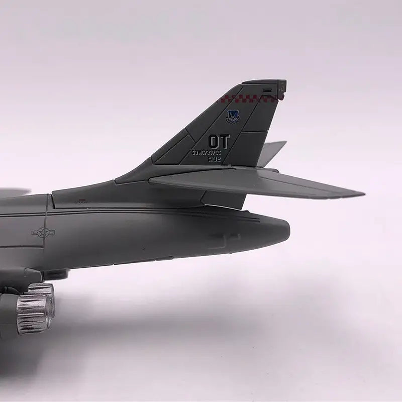 USAF B-1 1/200 Collectible Strategic Bomber - toys